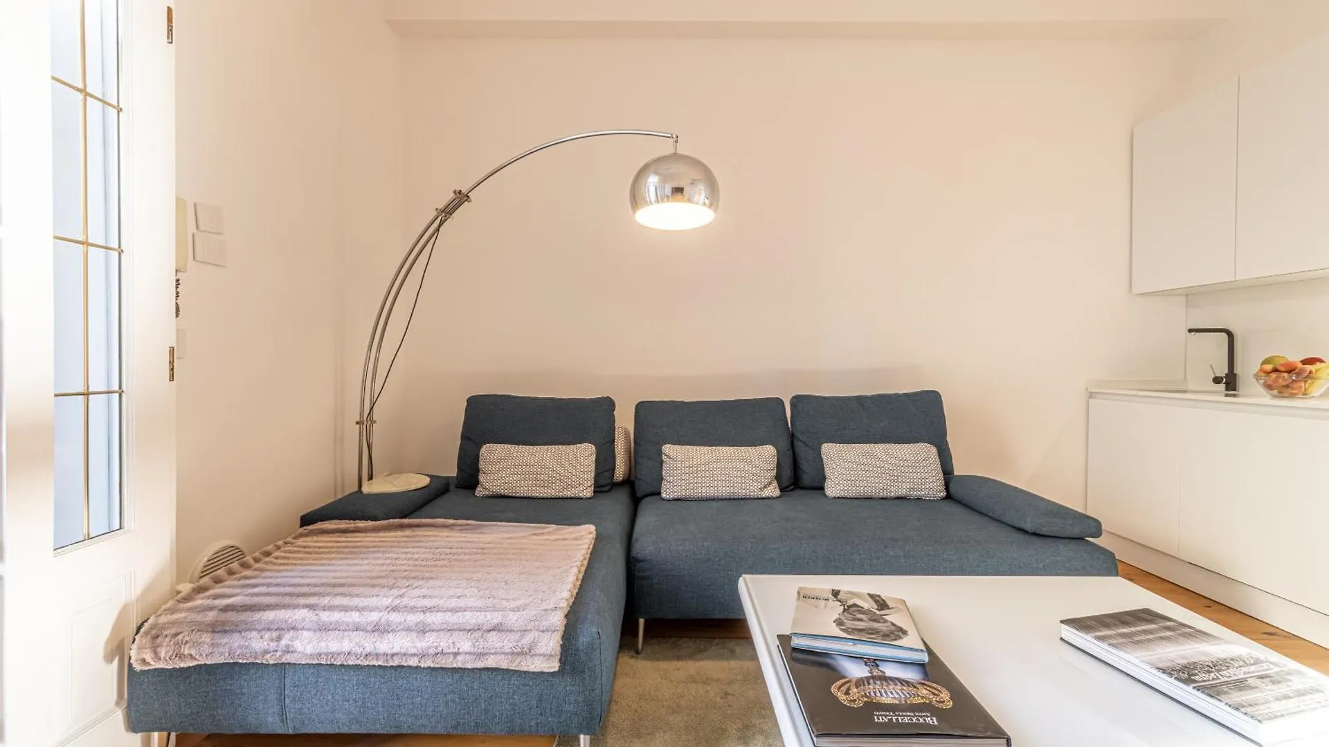 Luxury Design Apt, Comfy W/ A/C, Wifi & Netflix Milão Itália