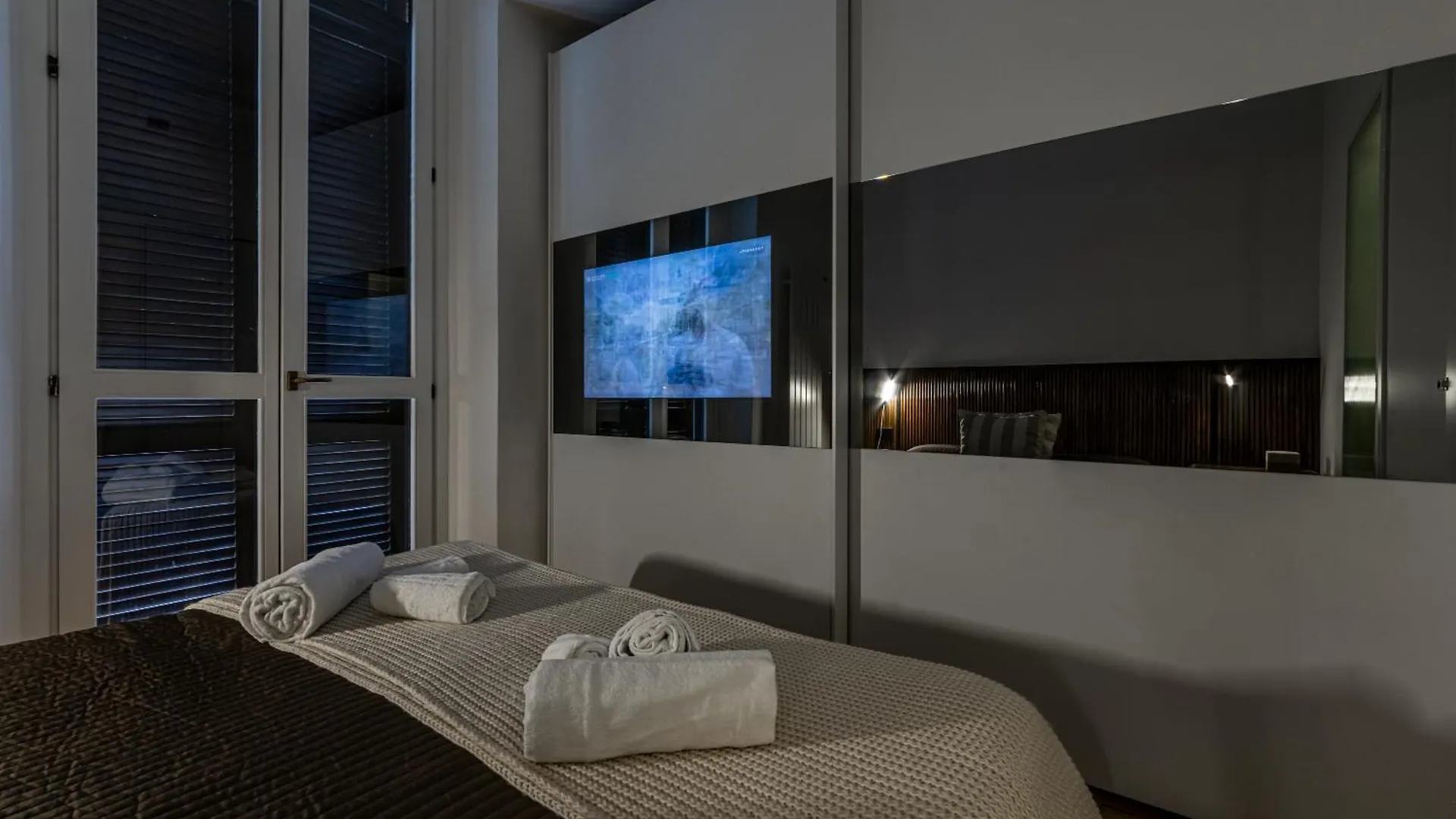 Luxury Design Apt, Comfy W/ A/C, Wifi & Netflix Milão Apartamento