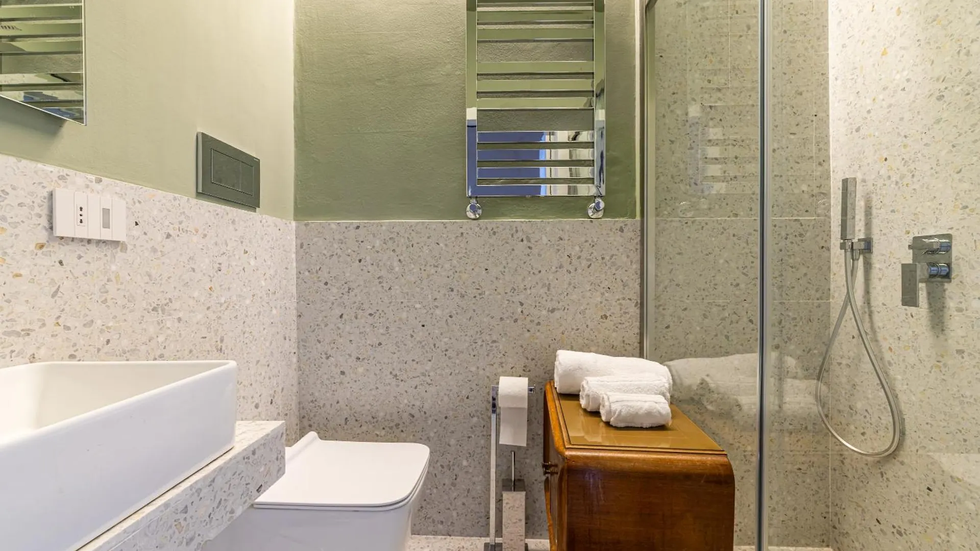 Luxury Design Apt, Comfy W/ A/C, Wifi & Netflix Milão 0*,  Itália