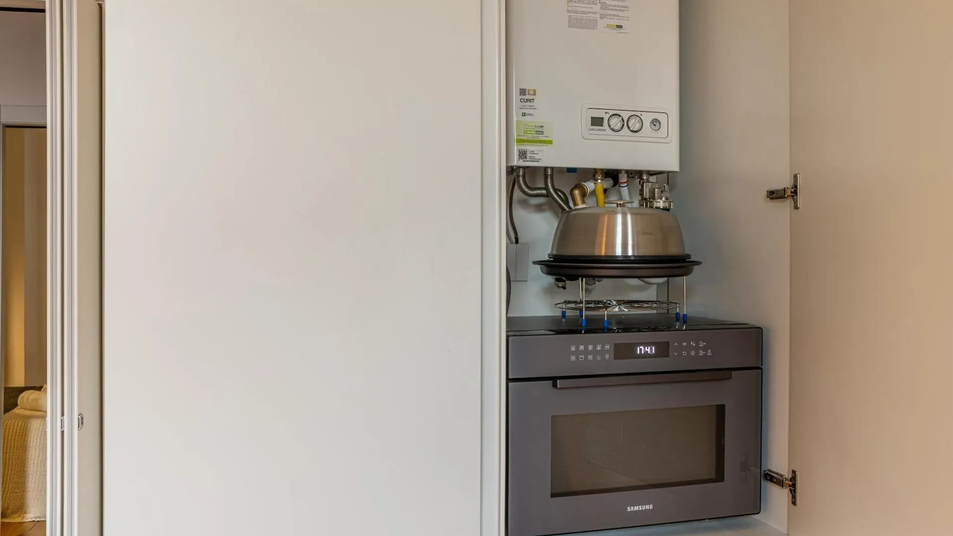 Luxury Design Apt, Comfy W/ A/C, Wifi & Netflix Milan Italy
