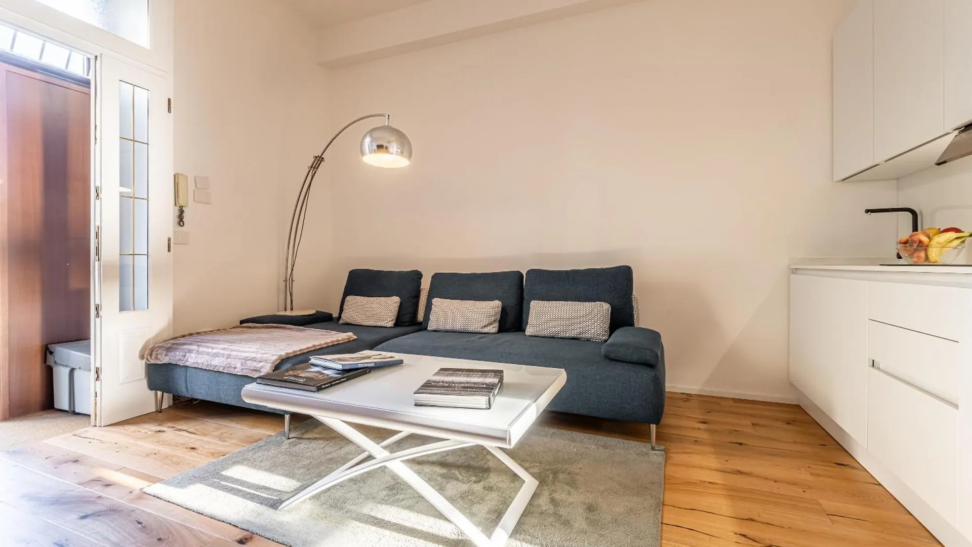 Luxury Design Apt, Comfy W/ A/C, Wifi & Netflix Milan Apartment