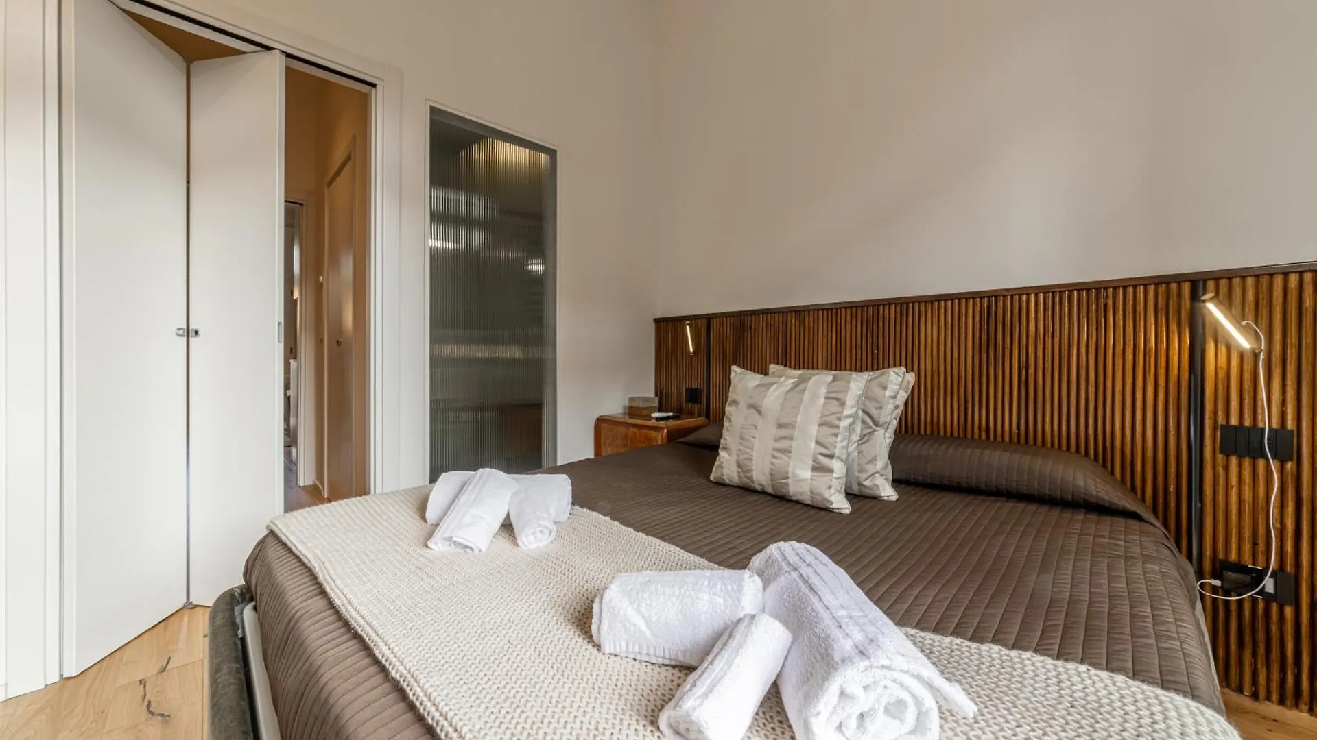 Luxury Design Apt, Comfy W/ A/C, Wifi & Netflix Milan 0*,  Italy