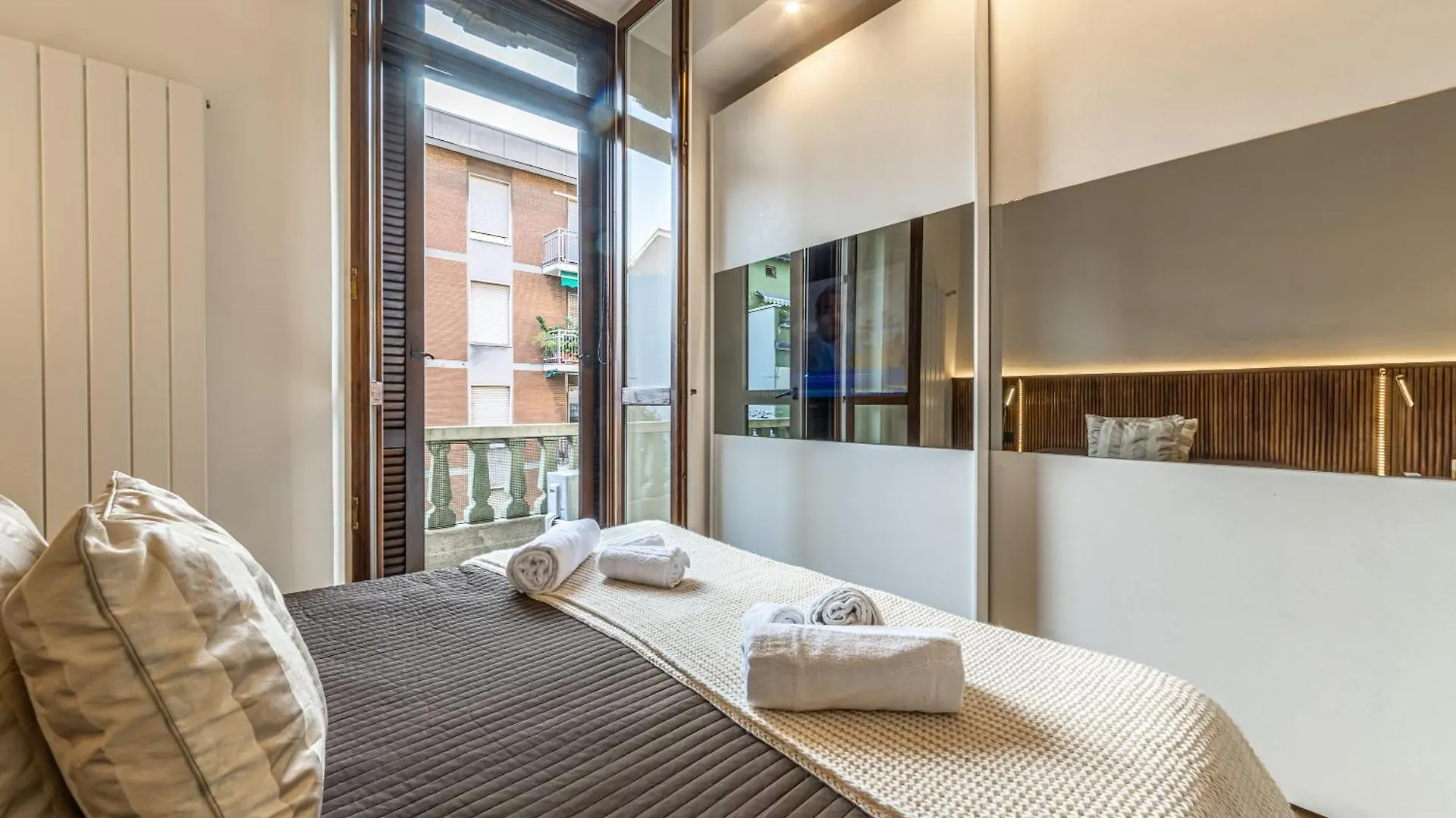 Luxury Design Apt, Comfy W/ A/C, Wifi & Netflix Milan Apartment