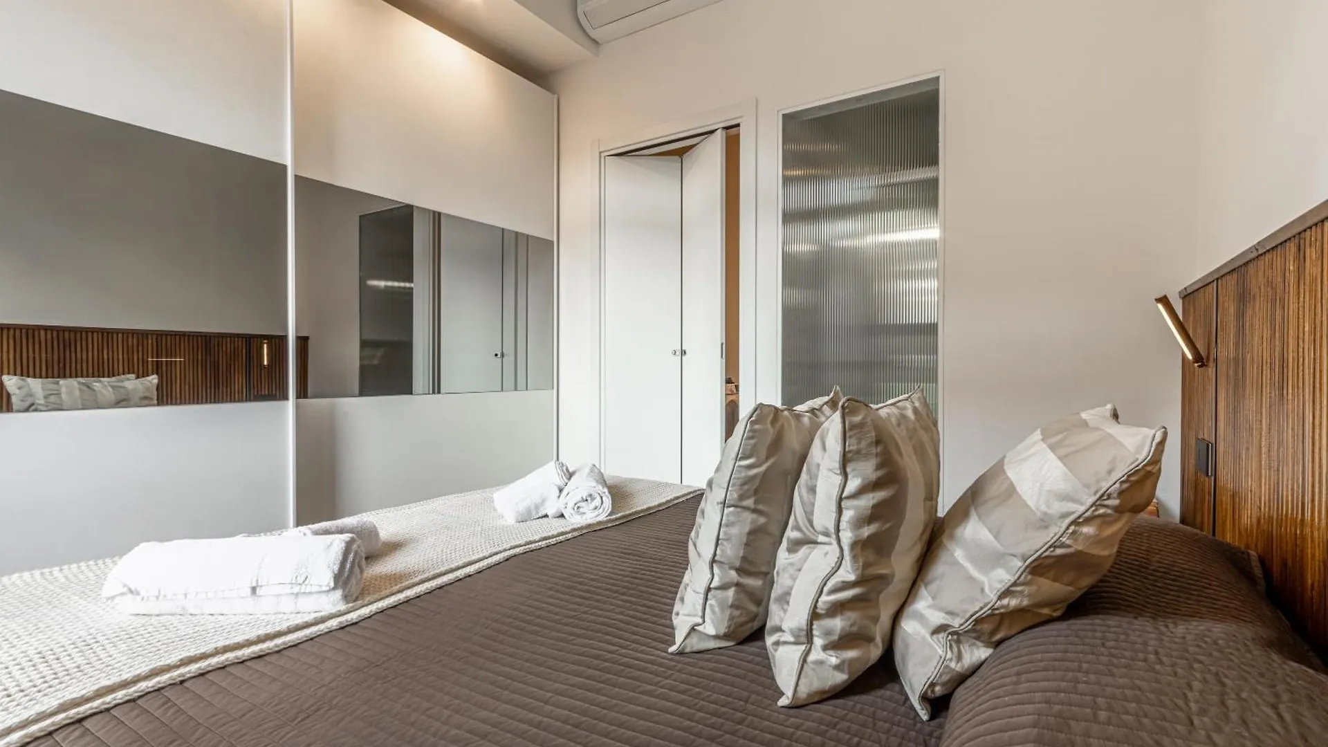 Apartment Luxury Design Apt, Comfy W/ A/C, Wifi & Netflix Milan Italy